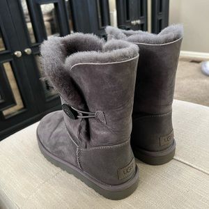 Ugg Bailey Button boots in Gray Grey -excellent cond! Only worn a few times! W10